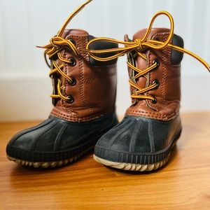 Unisex GAP snow boots Size 7/8T